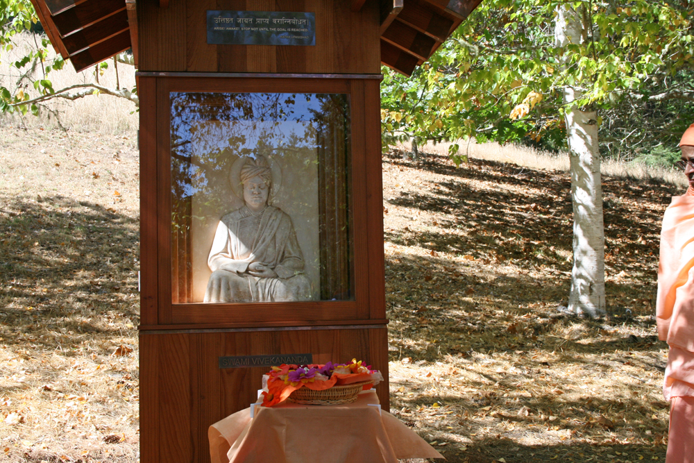 7-Swami-Vivekananda-statue