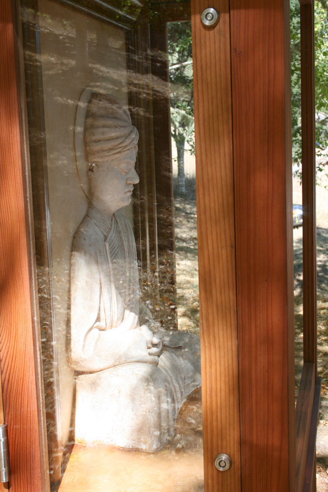 8-Swami-Vivekananda-statue-side-view